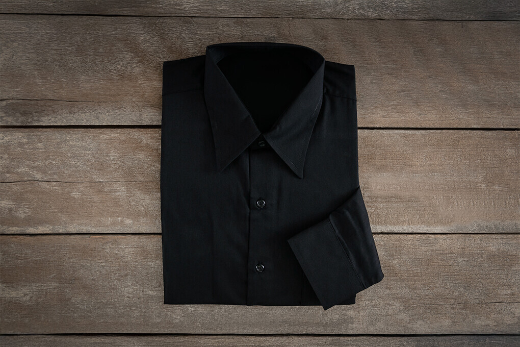 Siyah Gömlek Altına Hangi Renk Pantolon Giyilir?