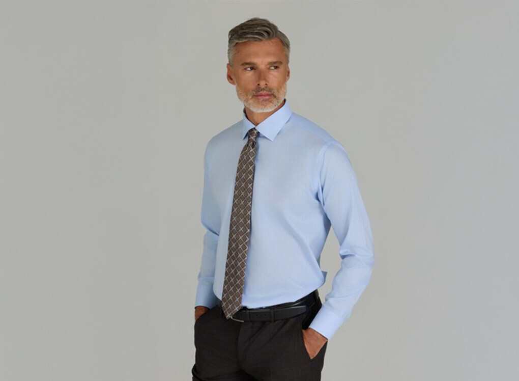 Mavi Gömlek Altına Hangi Renk Pantolon Giyilir?