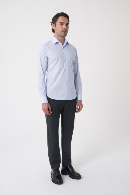 Açık Mavi Uzun Kol Klasik D Yaka Cepsiz Erkek Gömlek   - 4