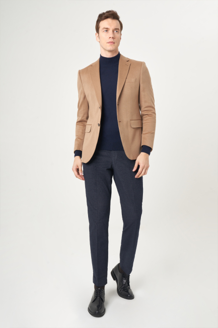 Erkek Modern Fit Mono Yaka 2 Düğmeli Çift Yırtmaçlı Camel Ceket - 4