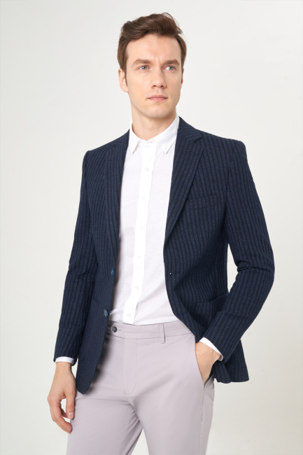 Erkek Slim Fit Mono Yaka 2 Düğmeli Çift Yırtmaçlı Ceket Lacivert