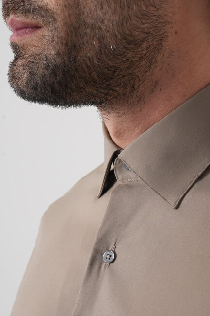 Regular Fit Klasik Yaka Cepsiz Açık Kahve Erkek Gömlek - 7
