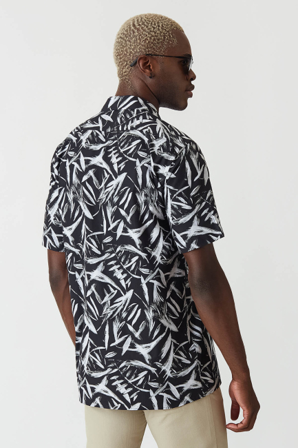 Regular Fit Siyah Desenli Kısa Kollu Spor Erkek Gömlek (1)